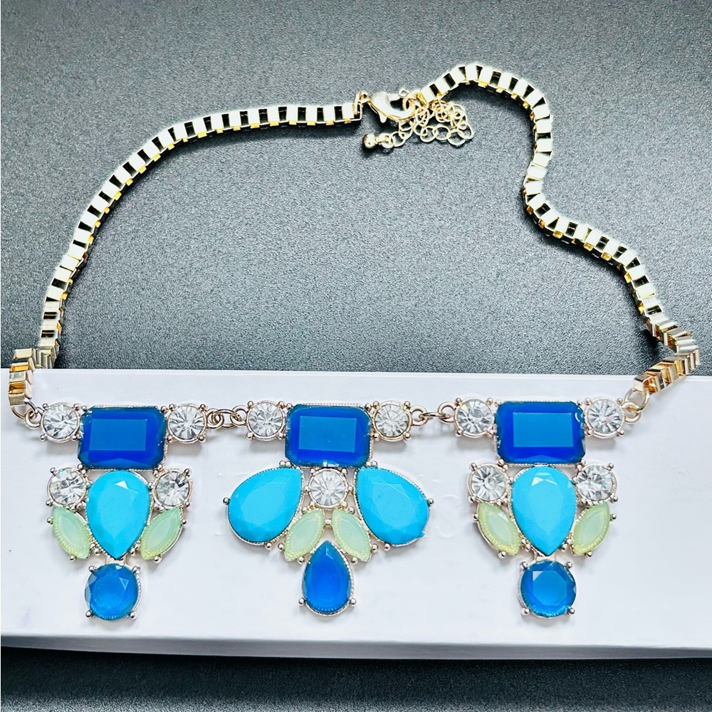Unique Necklace And Earrings Set. With 4 different colors!